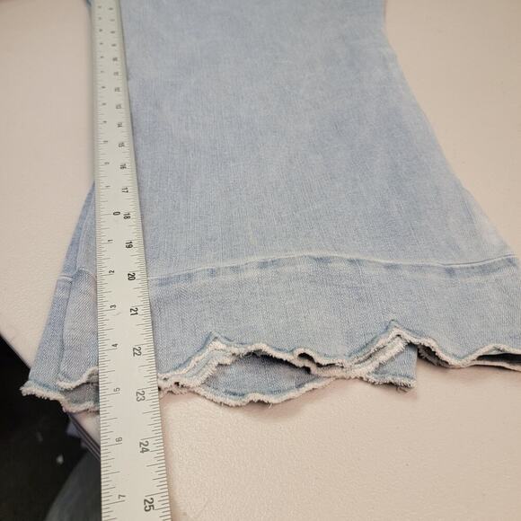 Laurie Felt | Women Daisy Crop Flare - Picture 6 of 6